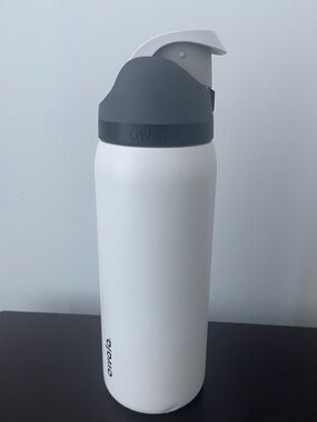 Owala 32 oz Stainless Water Bottle in White with Gray Lid